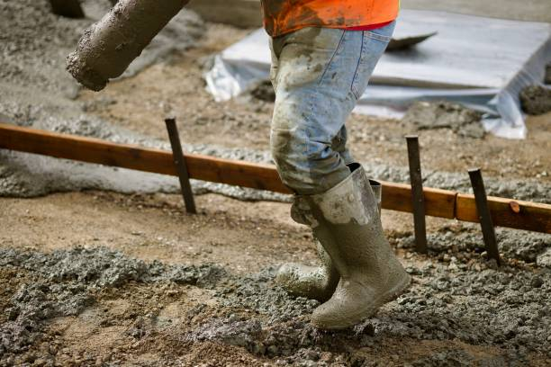 Crew pouring concrete (horizontal)